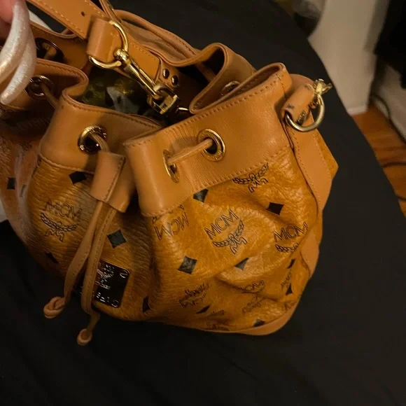 Vintage MCM bucket bag - Picture 4 of 6